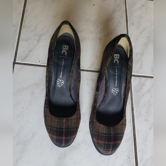 Born in California army green and black chunky heel pumps...size 7 - Picture 2 of 6